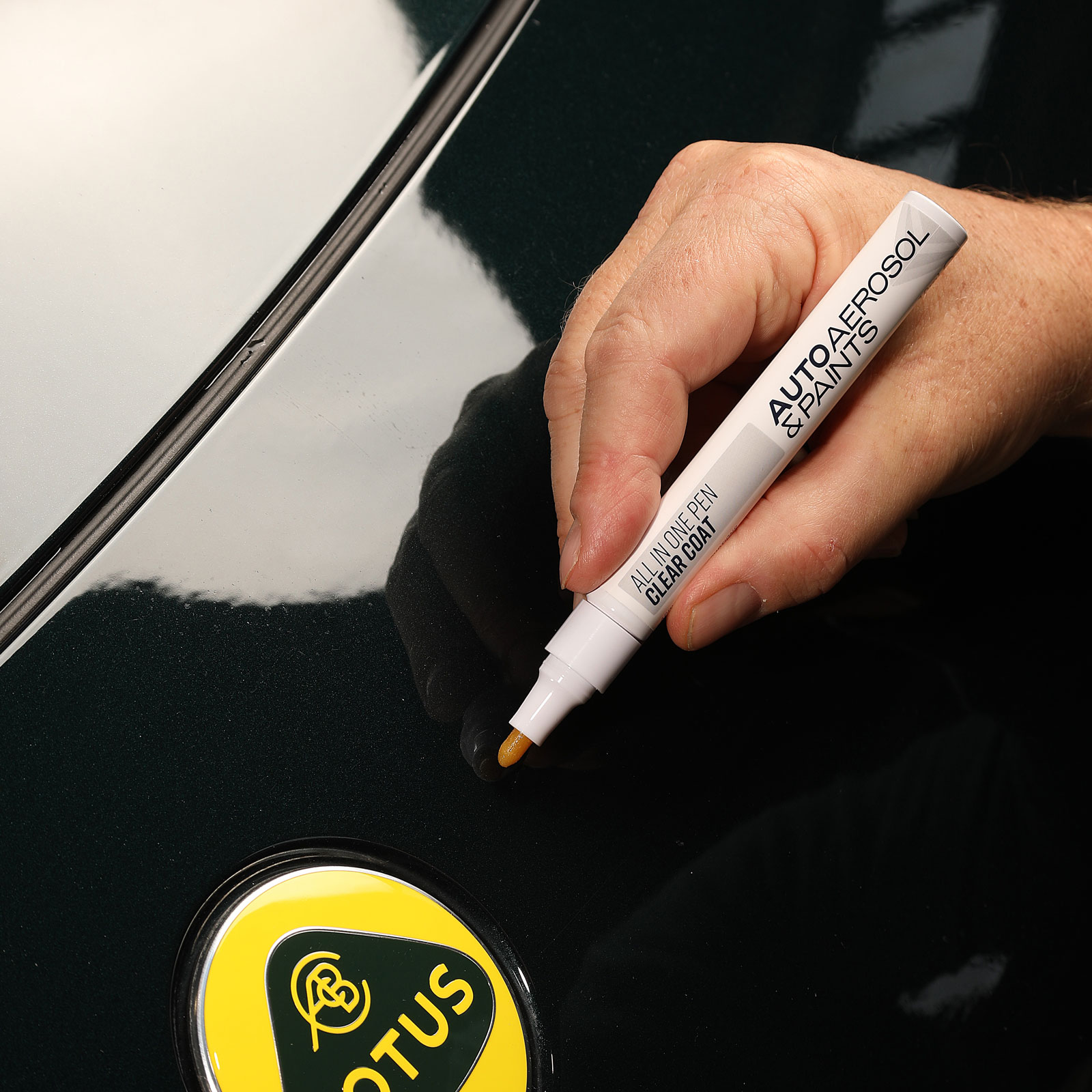 Top tips for using a car touch up paint Image